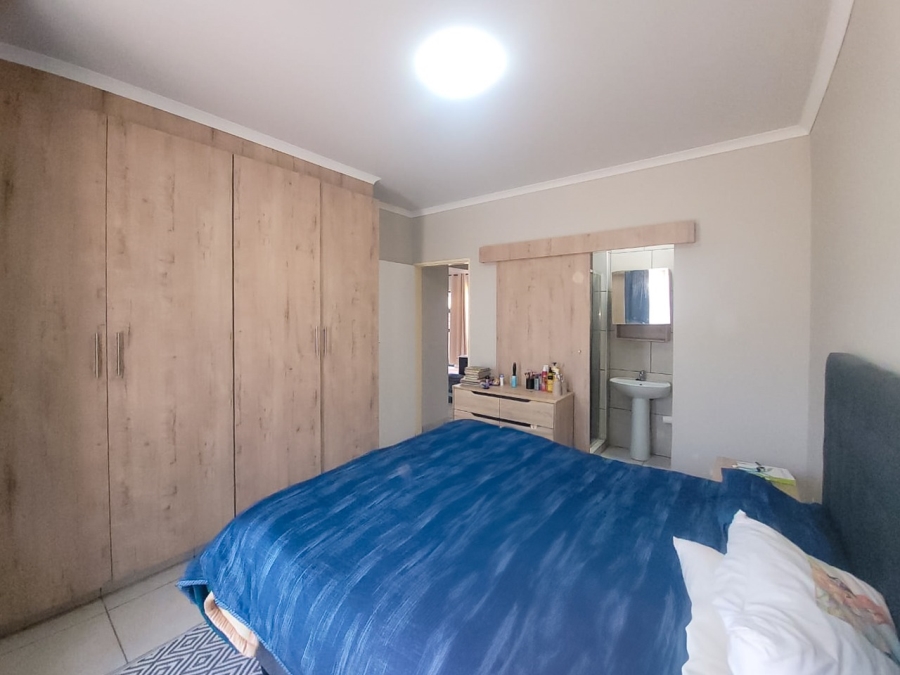 2 Bedroom Property for Sale in Van Der Hoff Park North West